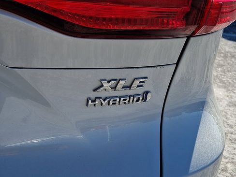 Used 2021 Toyota Venza XLE w/ Softex Package image 30