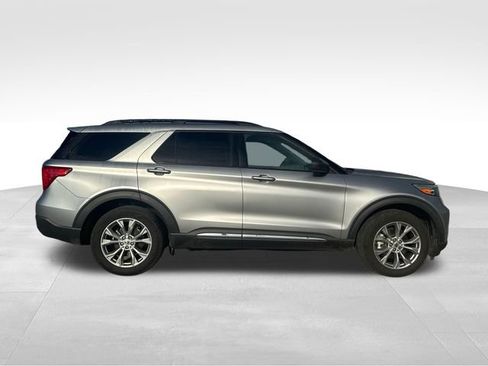 Used 2021 Ford Explorer XLT w/ Equipment Group 202A AWD/4WD image 4