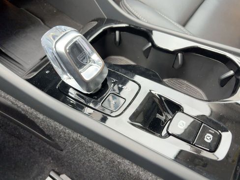 Certified 2025 Volvo XC40 B5 Plus image 16