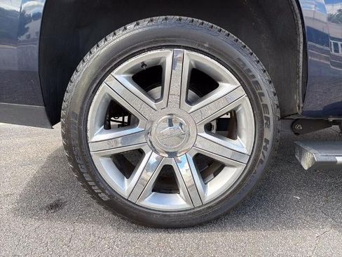Used 2019 Cadillac Escalade Premium Luxury RWD image 17