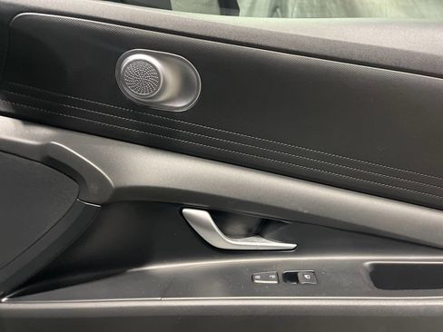 Used 2023 Hyundai Elantra SEL image 13