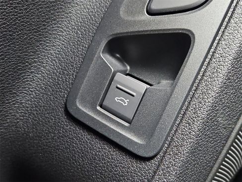 New 2025 Audi Q3 2.0T Premium image 15