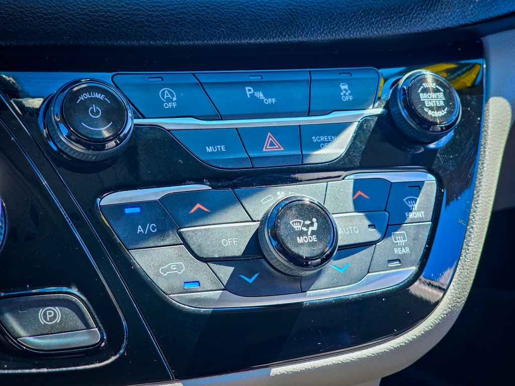 Used 2019 Chrysler Pacifica Touring-L FWD image 25