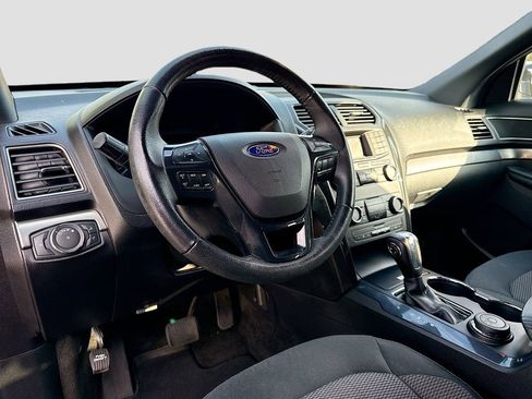 Used 2018 Ford Explorer XLT image 10