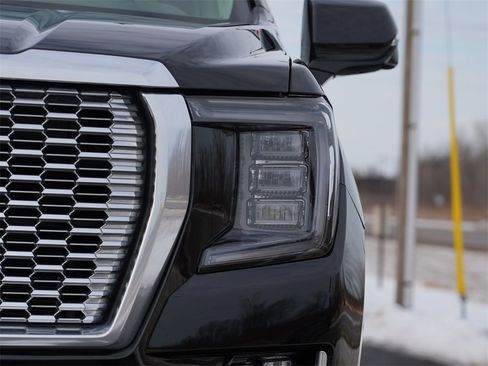 Used 2024 GMC Yukon XL Denali w/ Advanced Technology Package image 10