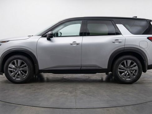 Used 2025 Nissan Pathfinder SV FWD image 5