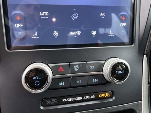 Used 2024 Ford Edge SEL image 14