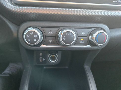 Used 2020 Nissan Kicks S FWD image 40