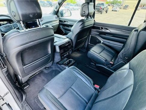 Used 2024 Jeep Wagoneer Series II AWD/4WD image 17