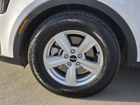 New 2025 Kia Sorento LX FWD image 9