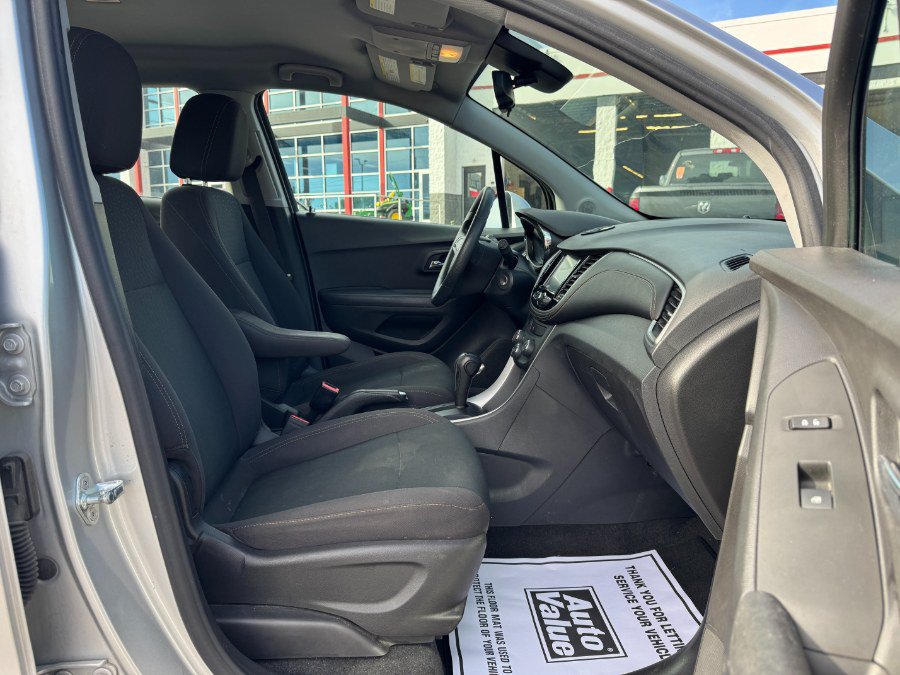 Used 2017 Chevrolet Trax LS AWD/4WD image 19
