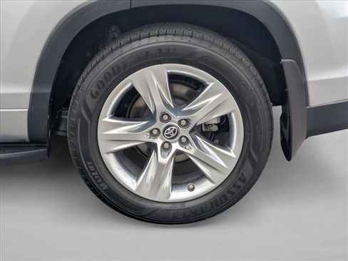 Used 2016 Toyota Highlander Limited w/ Driver Technology Package AWD/4WD image 21
