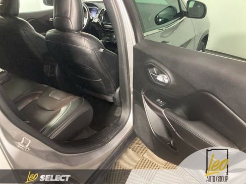Used 2019 Jeep Cherokee Limited AWD/4WD image 20