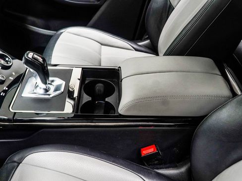 Used 2022 Land Rover Range Rover Evoque R-Dynamic SE image 18