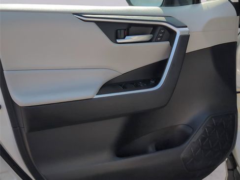 Used 2022 Toyota RAV4 XLE Premium AWD/4WD image 15