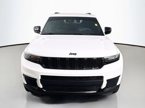 Used 2023 Jeep Grand Cherokee L Laredo AWD/4WD image 2