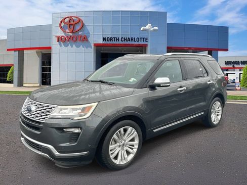 Used 2018 Ford Explorer Platinum AWD/4WD image 3