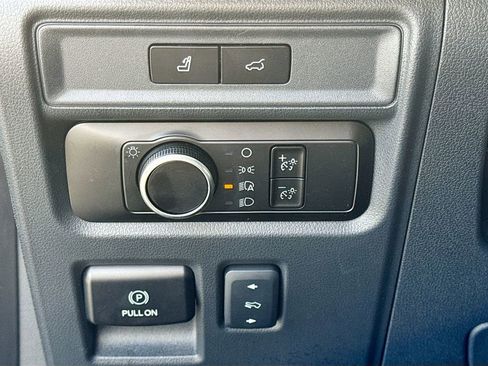 Used 2024 Ford Expedition XLT image 11