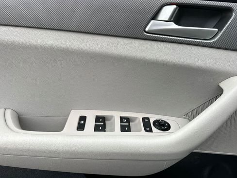 Used 2015 Hyundai Sonata SE image 12