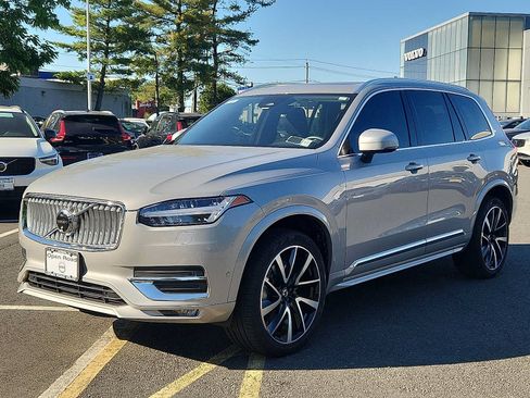 Certified 2024 Volvo XC90 B6 Plus w/ Protection Package Premier AWD/4WD image 3
