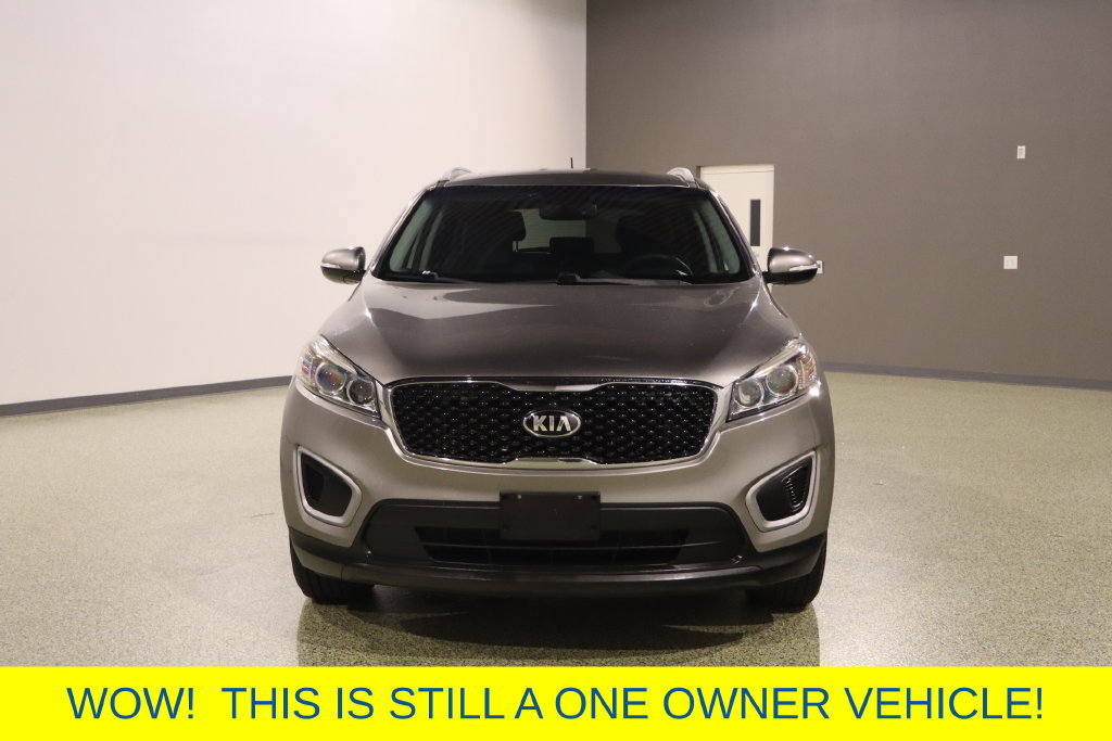 Used 2017 Kia Sorento FWD image 2