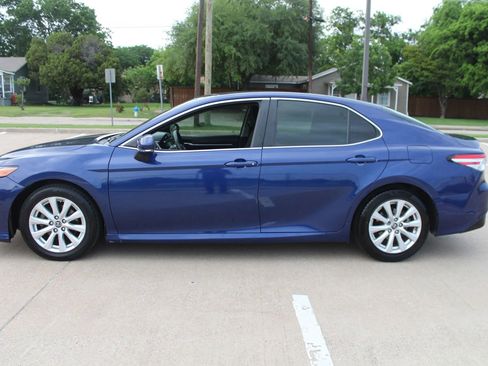 Used 2018 Toyota Camry LE FWD image 7