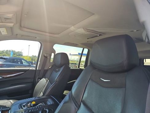 Used 2017 Cadillac Escalade ESV Premium Luxury AWD/4WD image 19