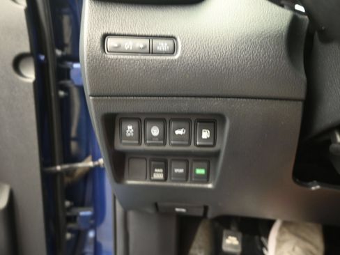 Used 2019 Nissan Rogue SV AWD/4WD image 12
