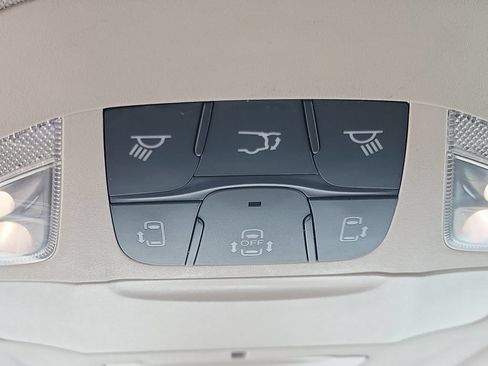 Used 2019 Chrysler Pacifica Touring-L FWD image 33