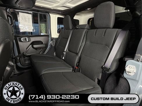 Used 2025 Jeep Wrangler Unlimited Rubicon 4xe AWD/4WD image 19