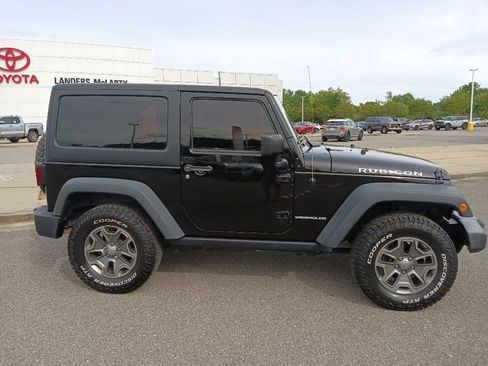 Used 2017 Jeep Wrangler Rubicon w/ Power Convenience Group AWD/4WD image 2