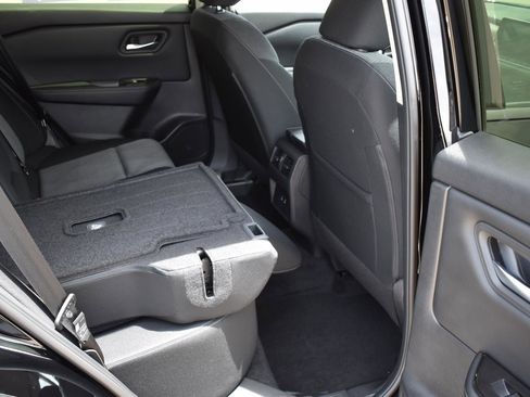 Used 2025 Nissan Rogue SV FWD image 16