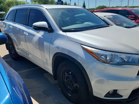 Used 2016 Toyota Highlander XLE AWD/4WD image 4