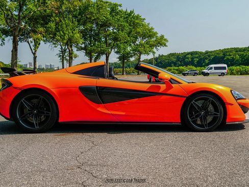 Used 2019 McLaren 570S Spider image 9