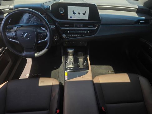 Used 2025 Lexus ES 300h w/ Premium Package FWD image 12
