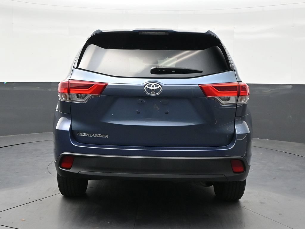 Used 2018 Toyota Highlander LE FWD image 4