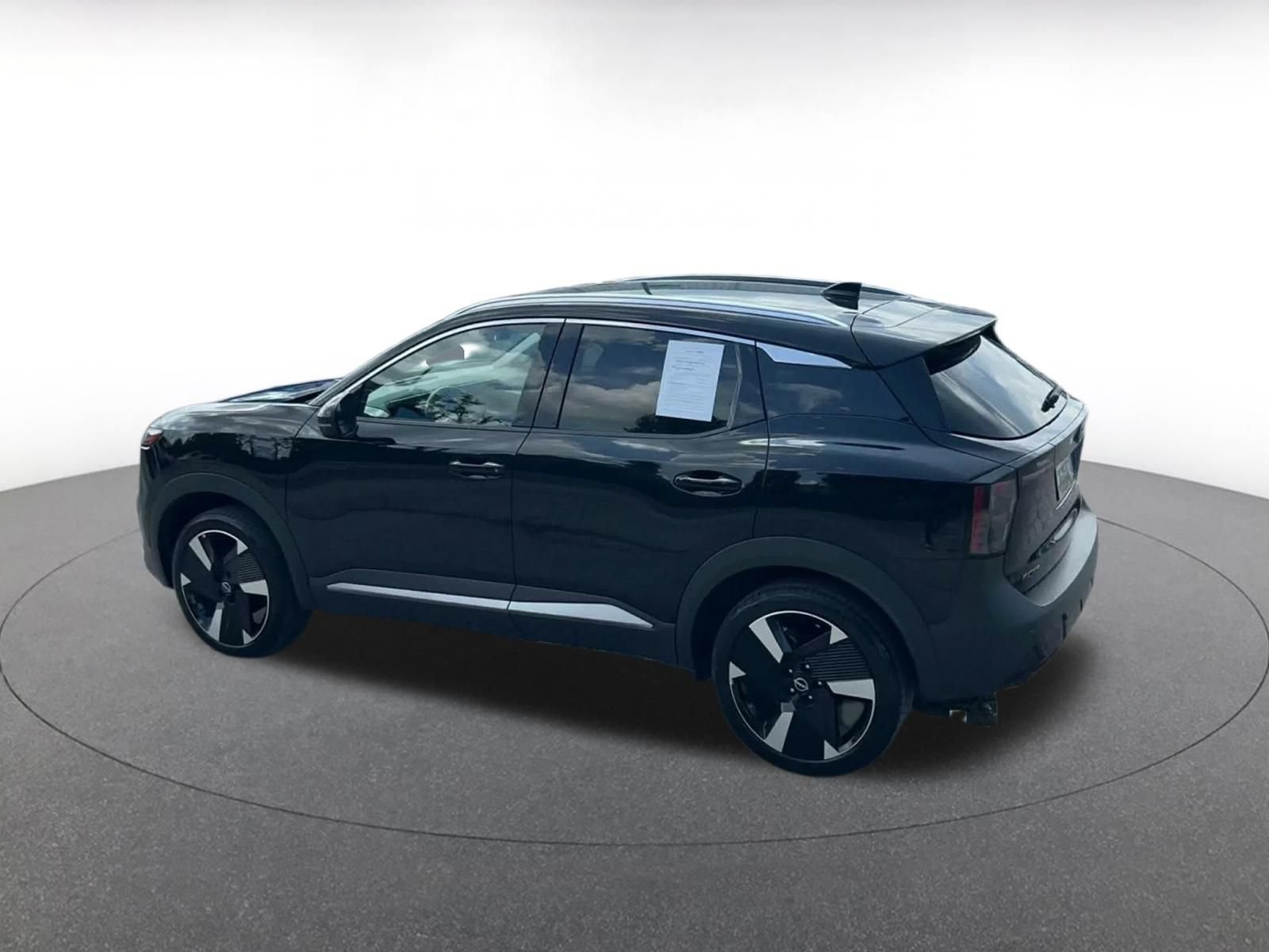 Used 2026 Nissan Kicks SR AWD/4WD image 9