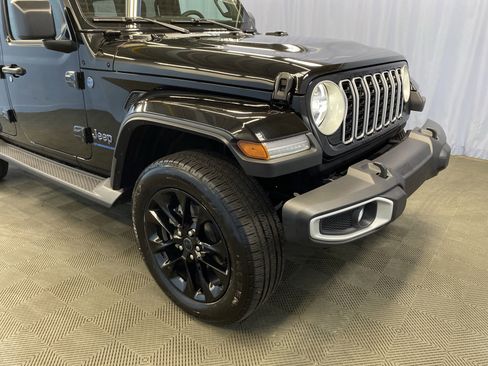 Certified 2025 Jeep Wrangler Sahara image 45