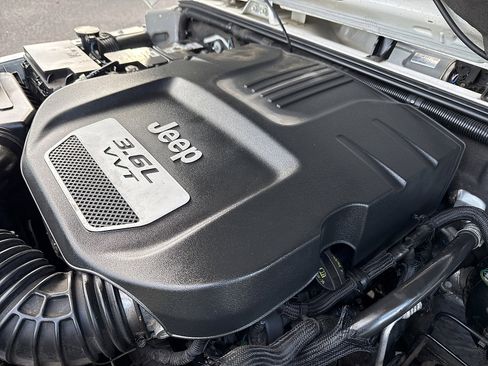 Used 2012 Jeep Wrangler Sahara AWD/4WD image 4