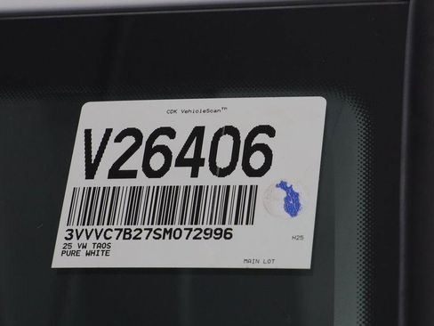 New 2025 Volkswagen Taos SE w/ Panoramic Sunroof Package image 25