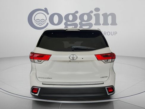 Used 2018 Toyota Highlander Limited FWD image 4