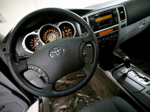 Used 2005 Toyota 4Runner SR5 AWD/4WD image 7