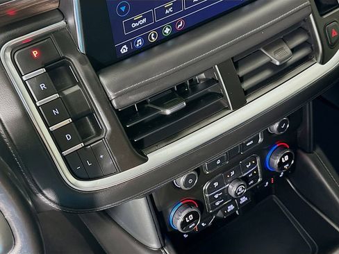 Used 2021 Chevrolet Suburban LT RWD image 16