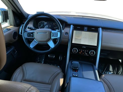 Used 2023 Land Rover Discovery HSE R-Dynamic AWD/4WD image 14