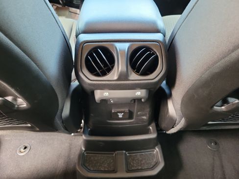 Used 2025 Jeep Wrangler Unlimited Rubicon 4xe w/ Safety Group AWD/4WD image 10