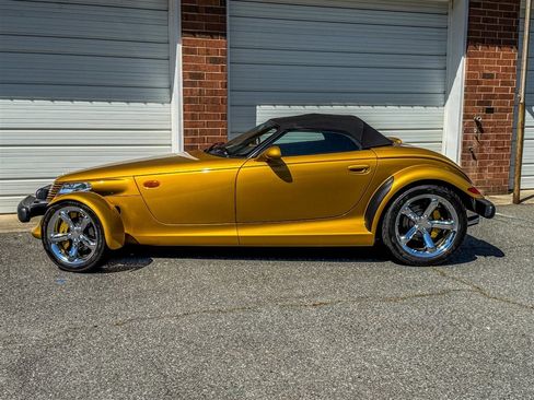 Used 2002 Chrysler Prowler image 4