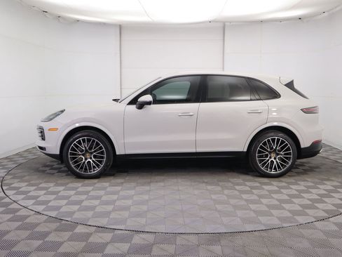 Used 2021 Porsche Cayenne image 8