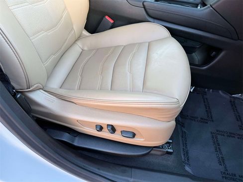 Used 2025 Cadillac XT6 Sport w/ Platinum Package image 15