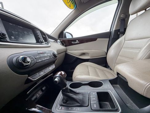 Used 2017 Kia Sorento EX image 35