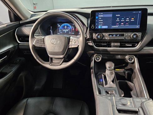 Used 2025 Toyota Grand Highlander AWD image 9